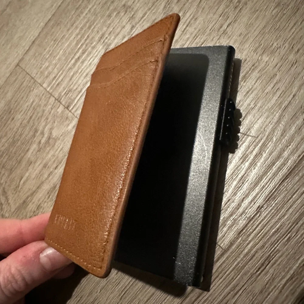 Vulkit Card Slider Wallet - Picture 2 of 5